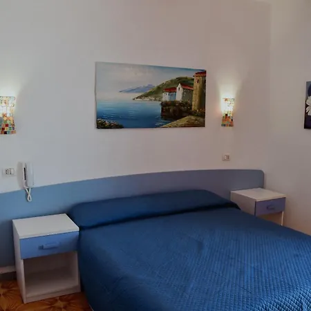 Hotel Vela Club & *